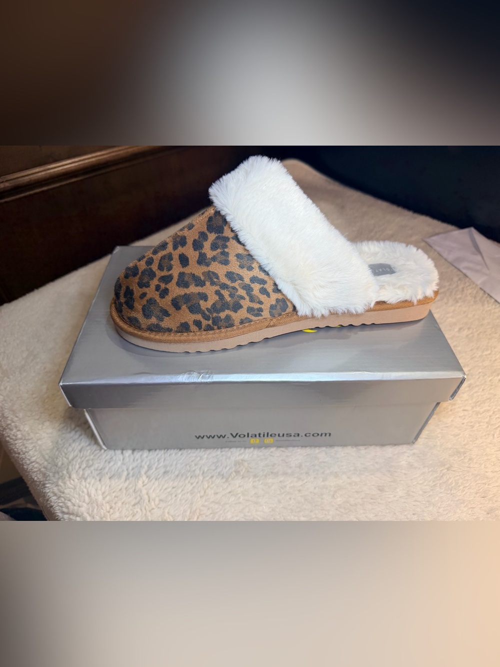 920. NIB Volatile Leopard-Print Faux Fur Slide Slippers in Brown and White
